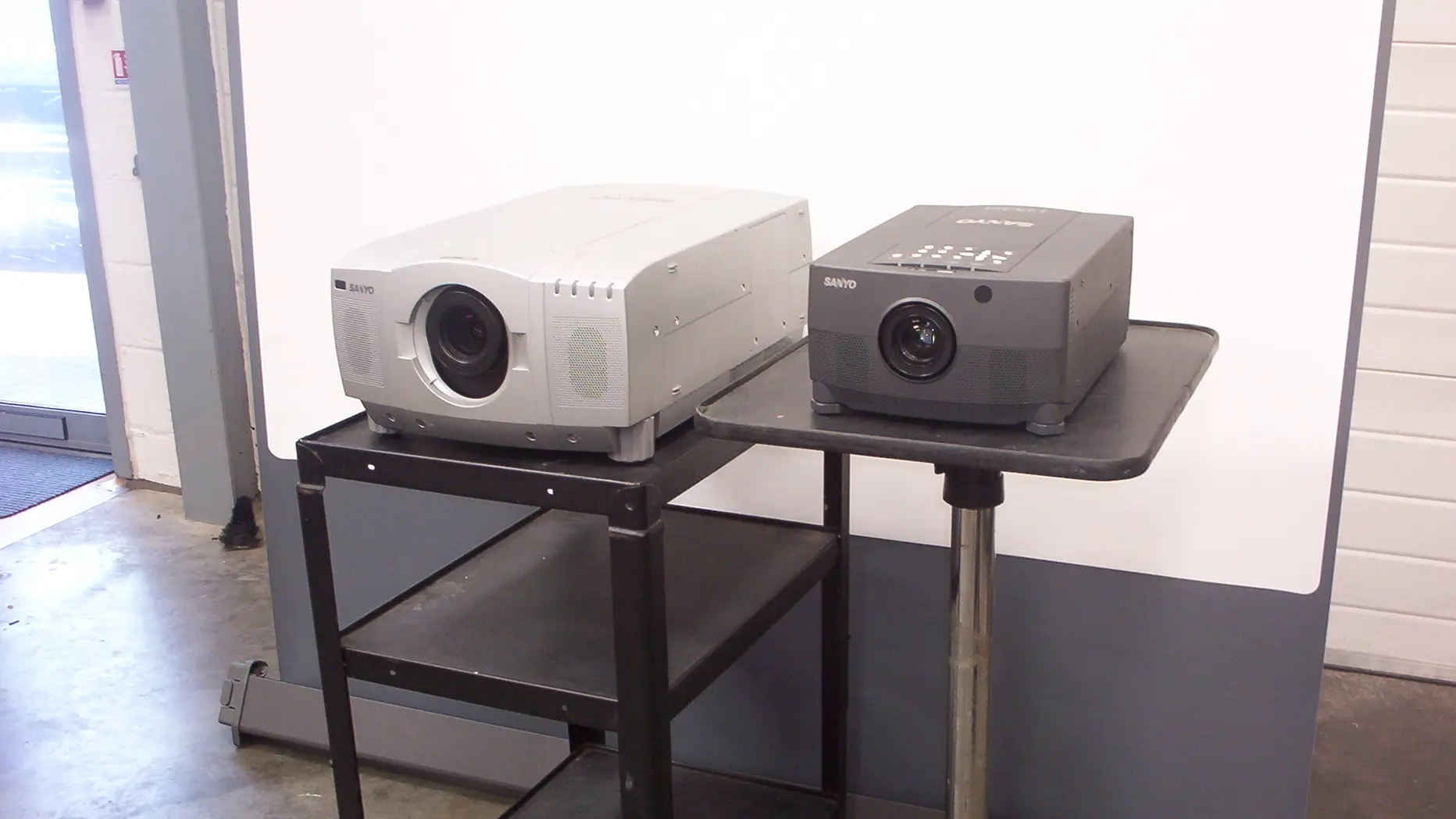 How Can Gobo Projectors Enhance Your Corporate Event’s Visual Appeal