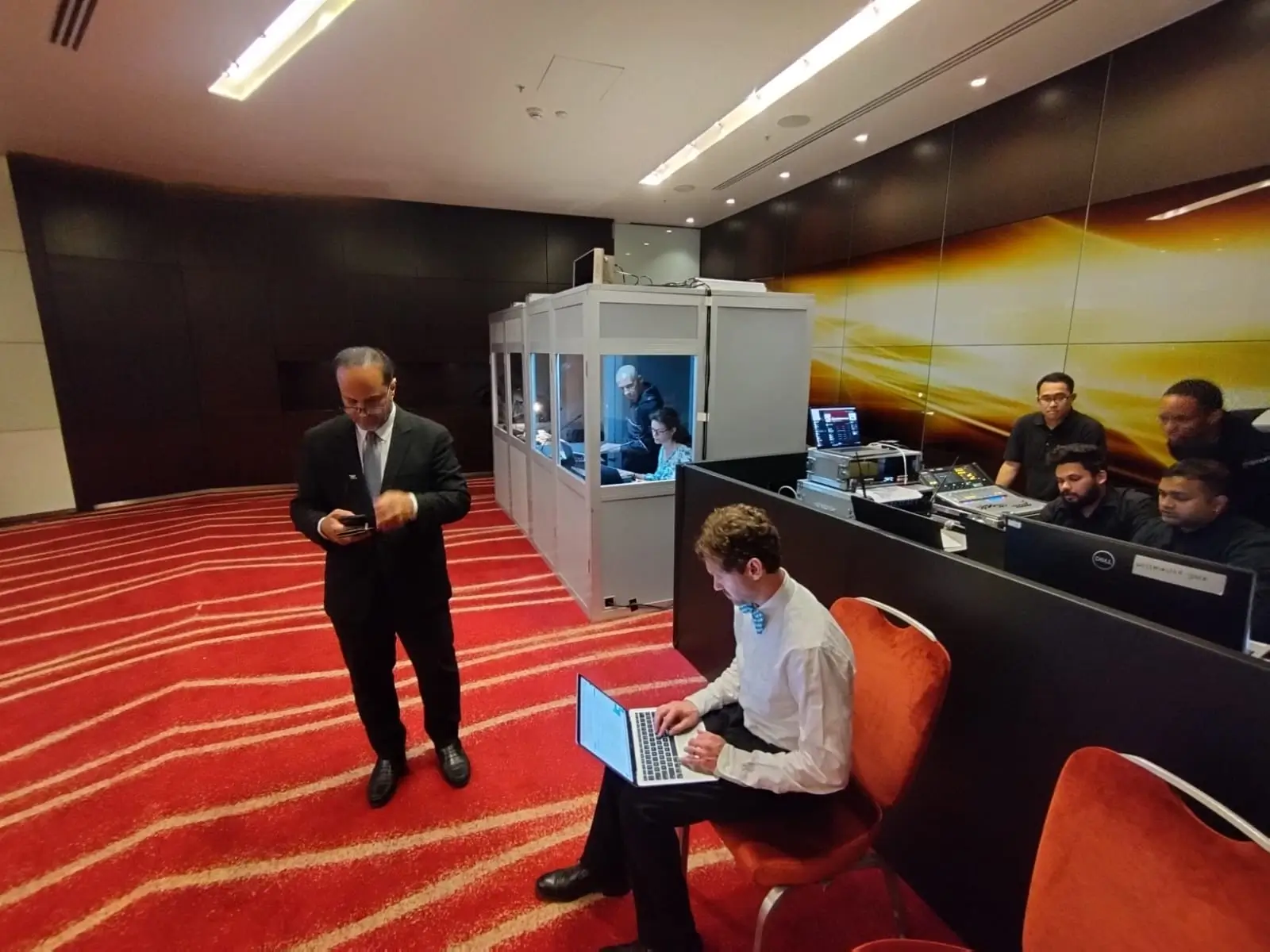 Simultaneous Vs Consecutive Interpretation|SIMULTANEOUS VS CONSECUTIVE INTERPRETATION