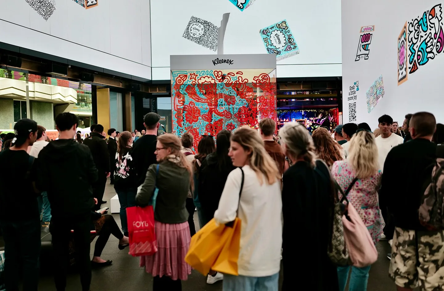 kleenex-mr-doodle-crowd-outernet-london-tottenham-court-road