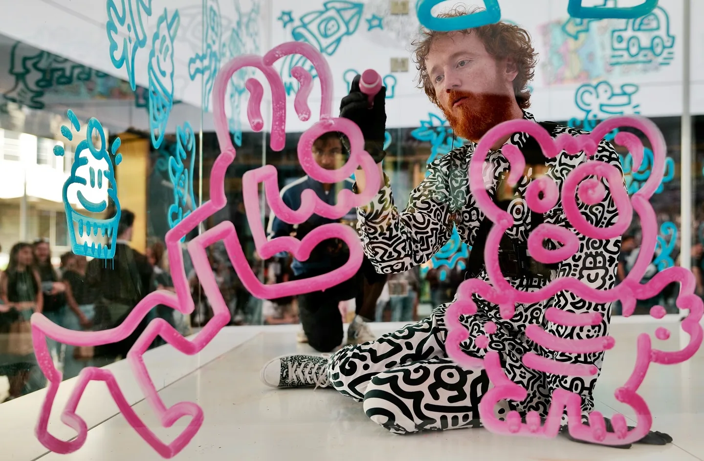 mr-doodle-drawing-pink-figures-kleenex-tissue-box-outernet-london