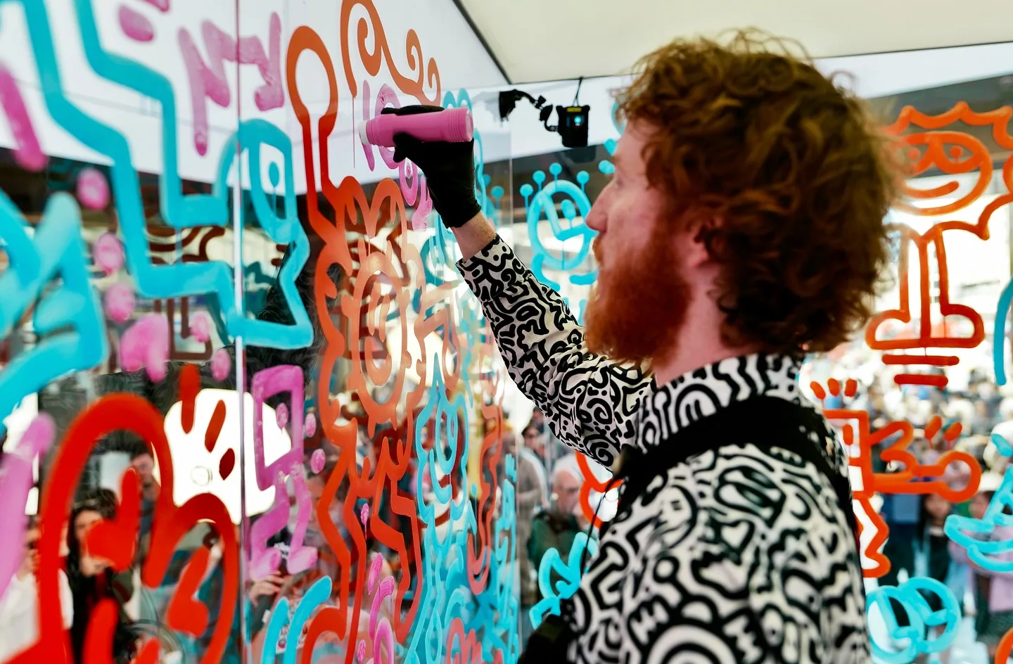mr-doodle-drawing-pink-pen-kleenex-cube-outernet-london