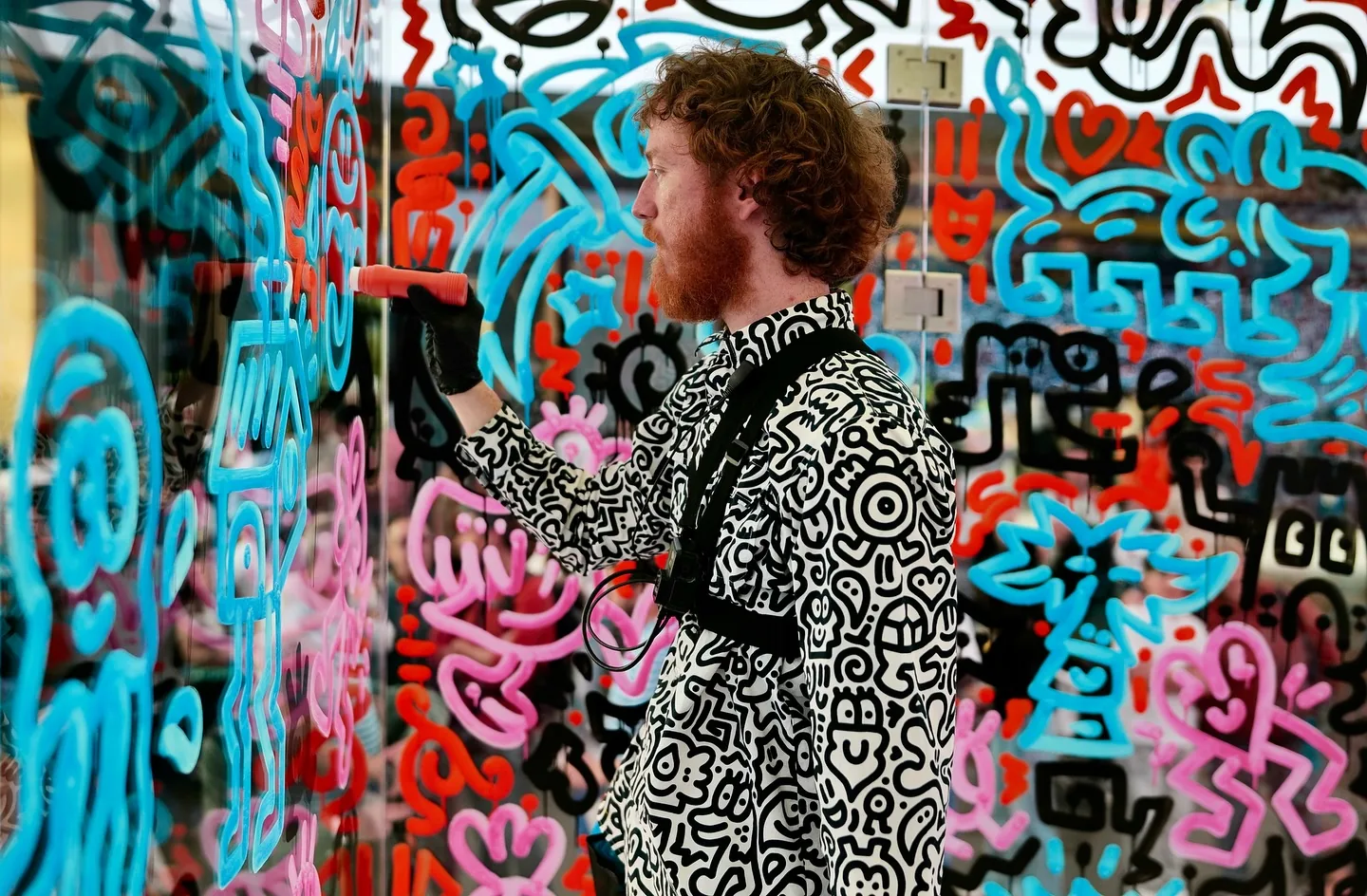 mr-doodle-live-art-performance-kleenex-cube-outernet-london