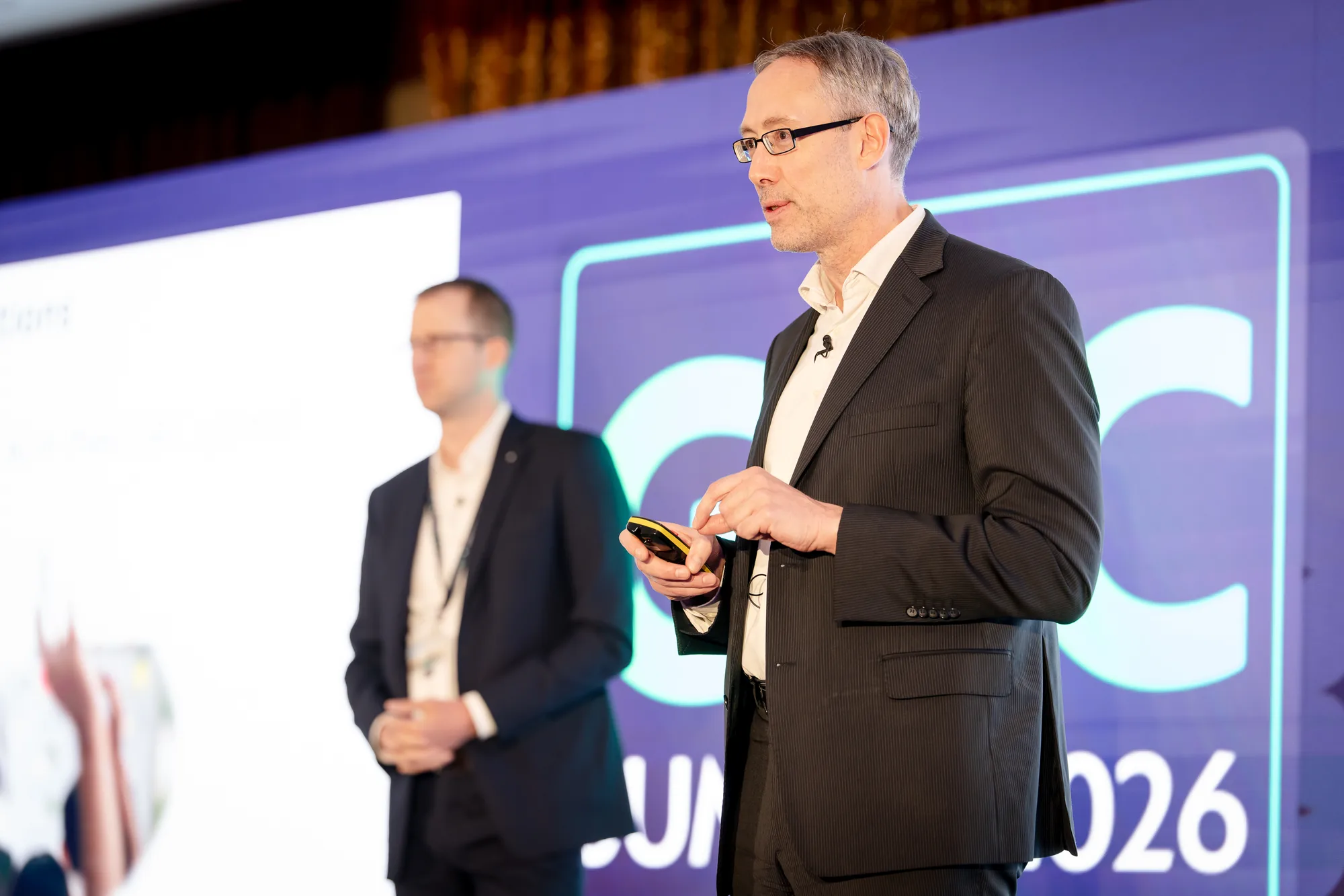 speaker-stage-screens-presentation-grc-summit-royal-garden-hotel